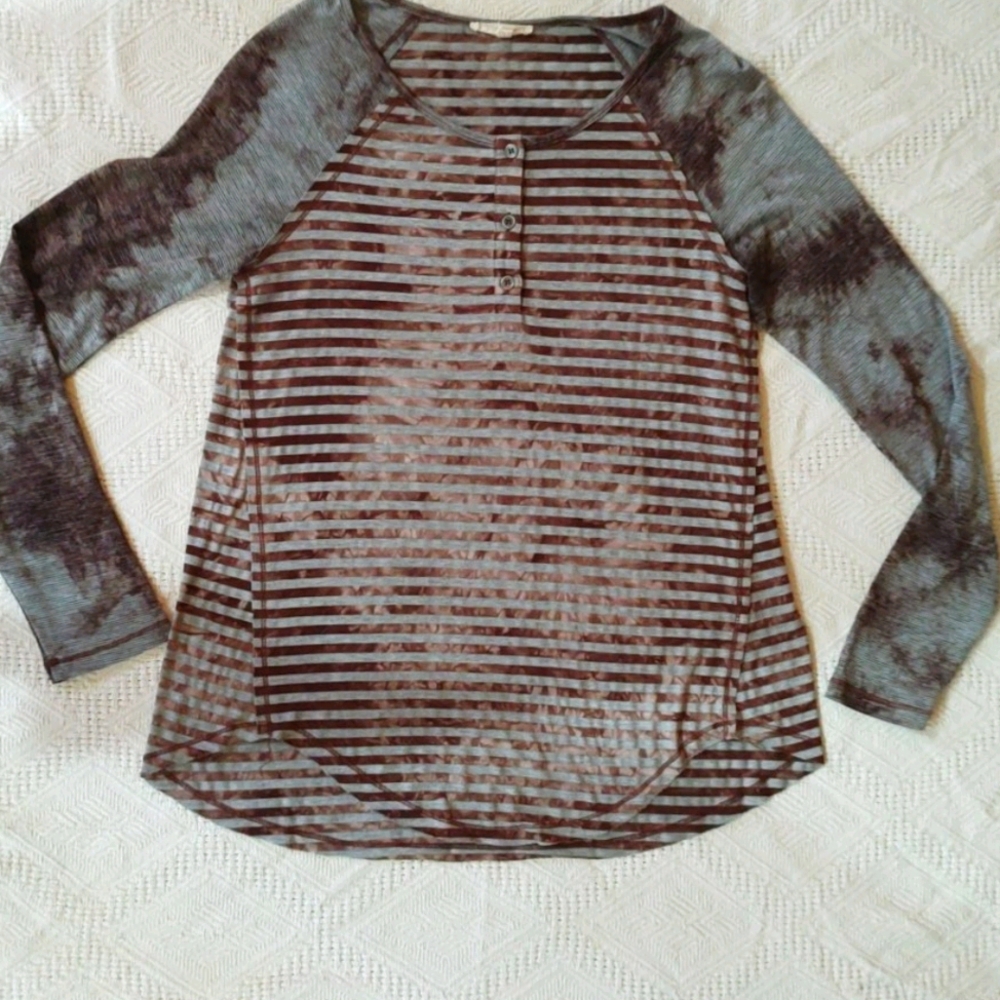 Sz M Hem & Thread Raglan Sleeve Henley Tee - Picture 5 of 8